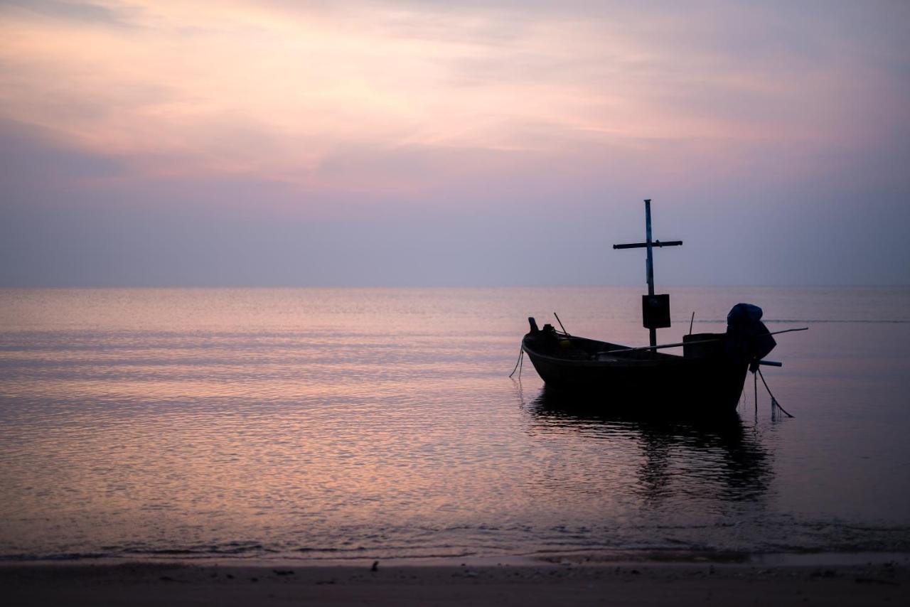 Отель Lullaby The Sea Hua Hin Ча-Ам Экстерьер фото